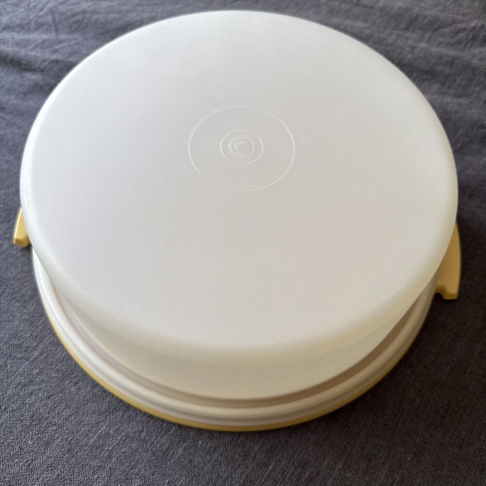 Vintage Tupperware Pie Cake Keeper Taker Carrier 719-2 Harvest Gold